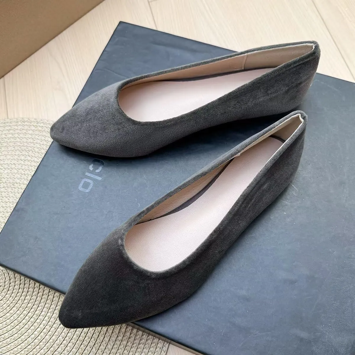 Hee grand Pointed Toe Flats for Women Casual Slip-On Loafers Comfort Work Shoes Velvet Dressy Shoes